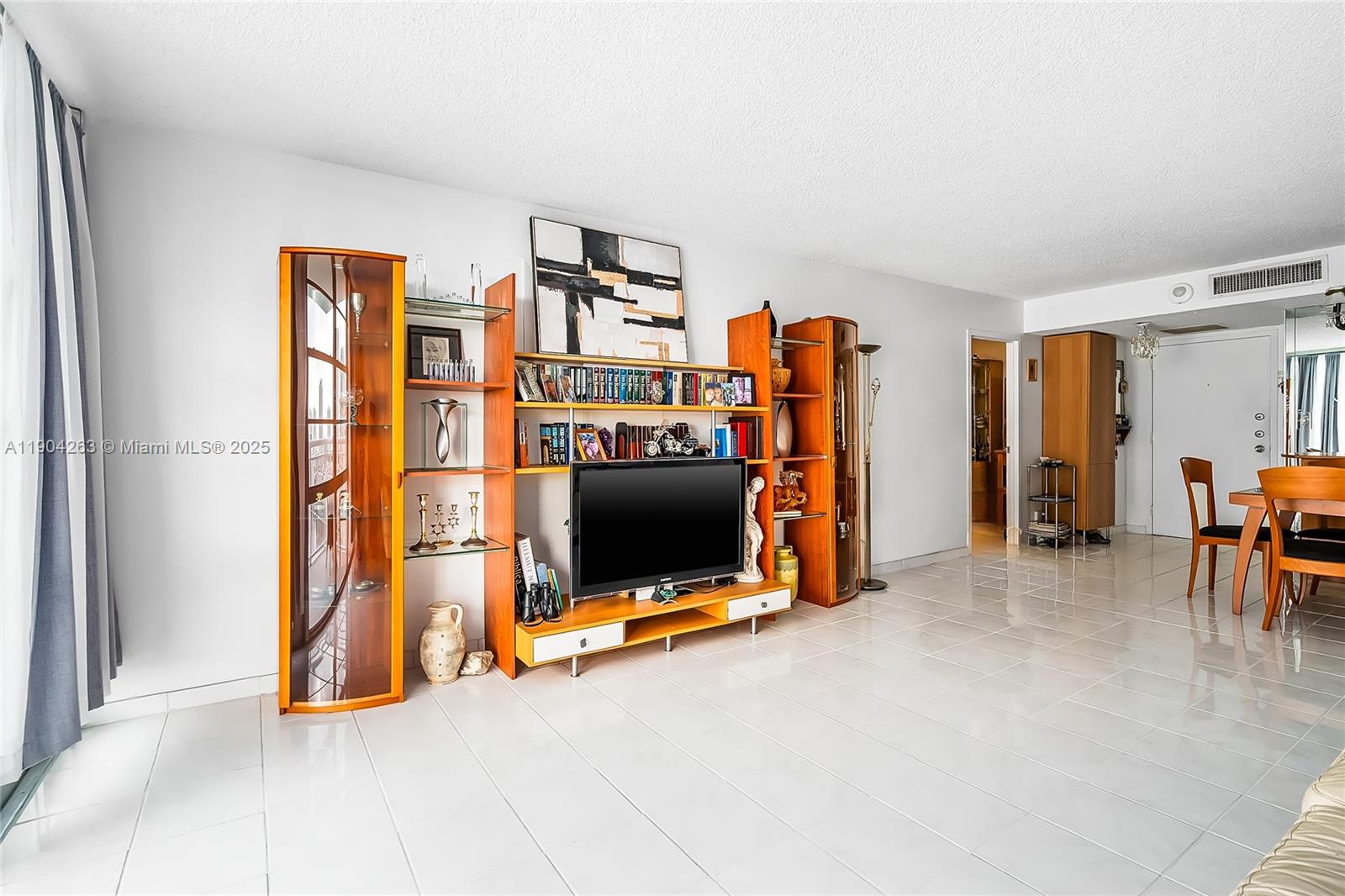 WINSTON TOWERS 500 CONDO - Residential