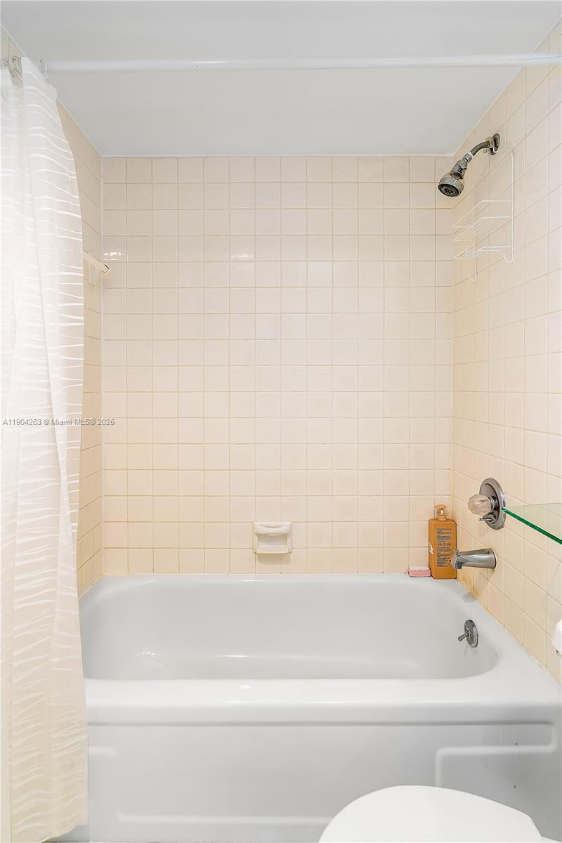 WINSTON TOWERS 500 CONDO - Residential