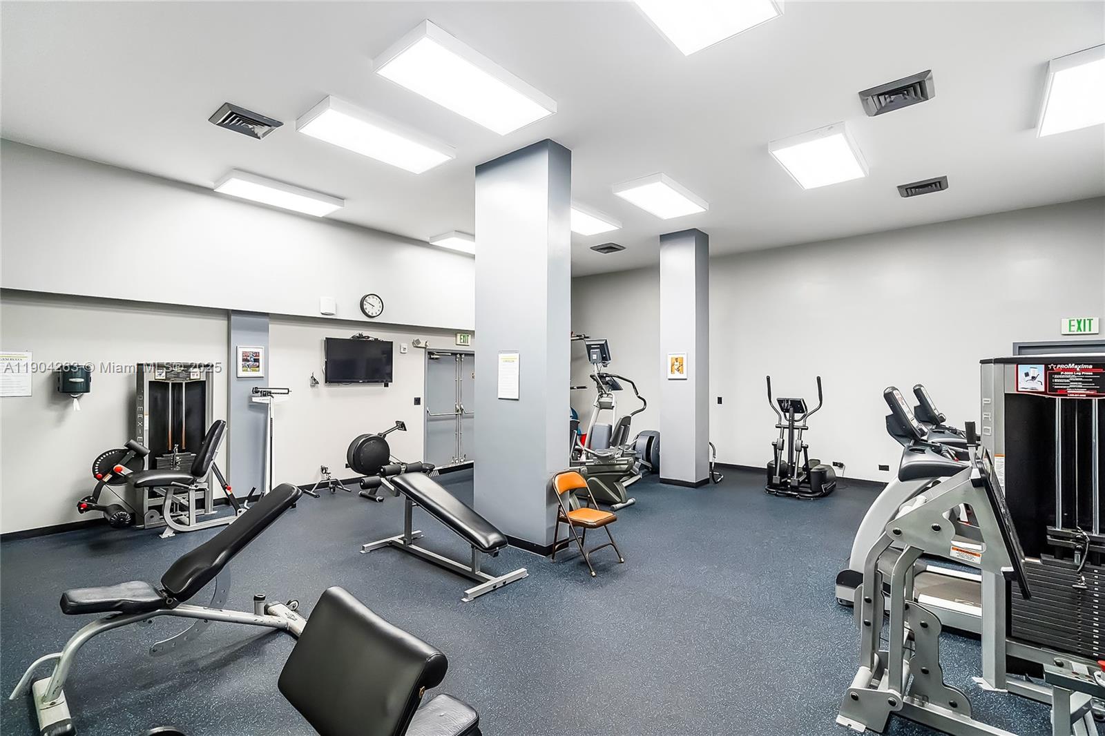 WINSTON TOWERS 500 CONDO - Residential