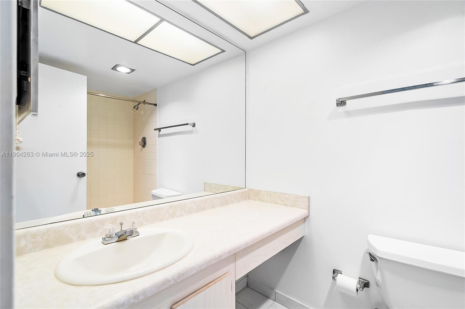 WINSTON TOWERS 500 CONDO - Residential