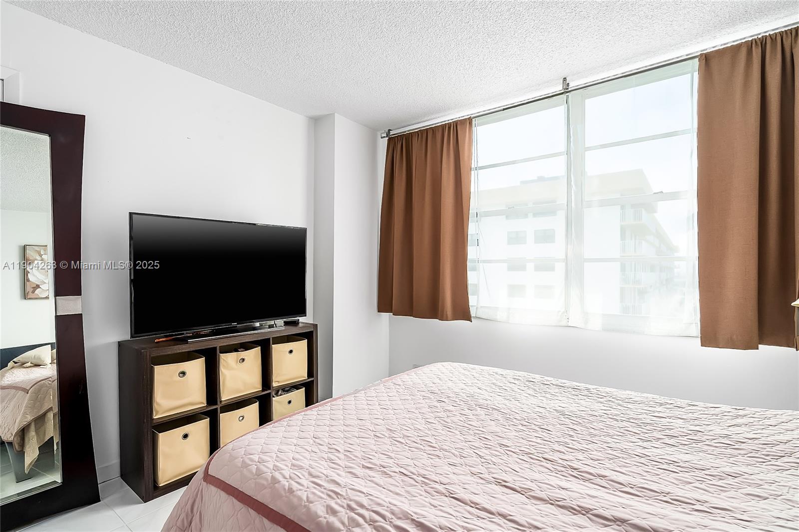 WINSTON TOWERS 500 CONDO - Residential