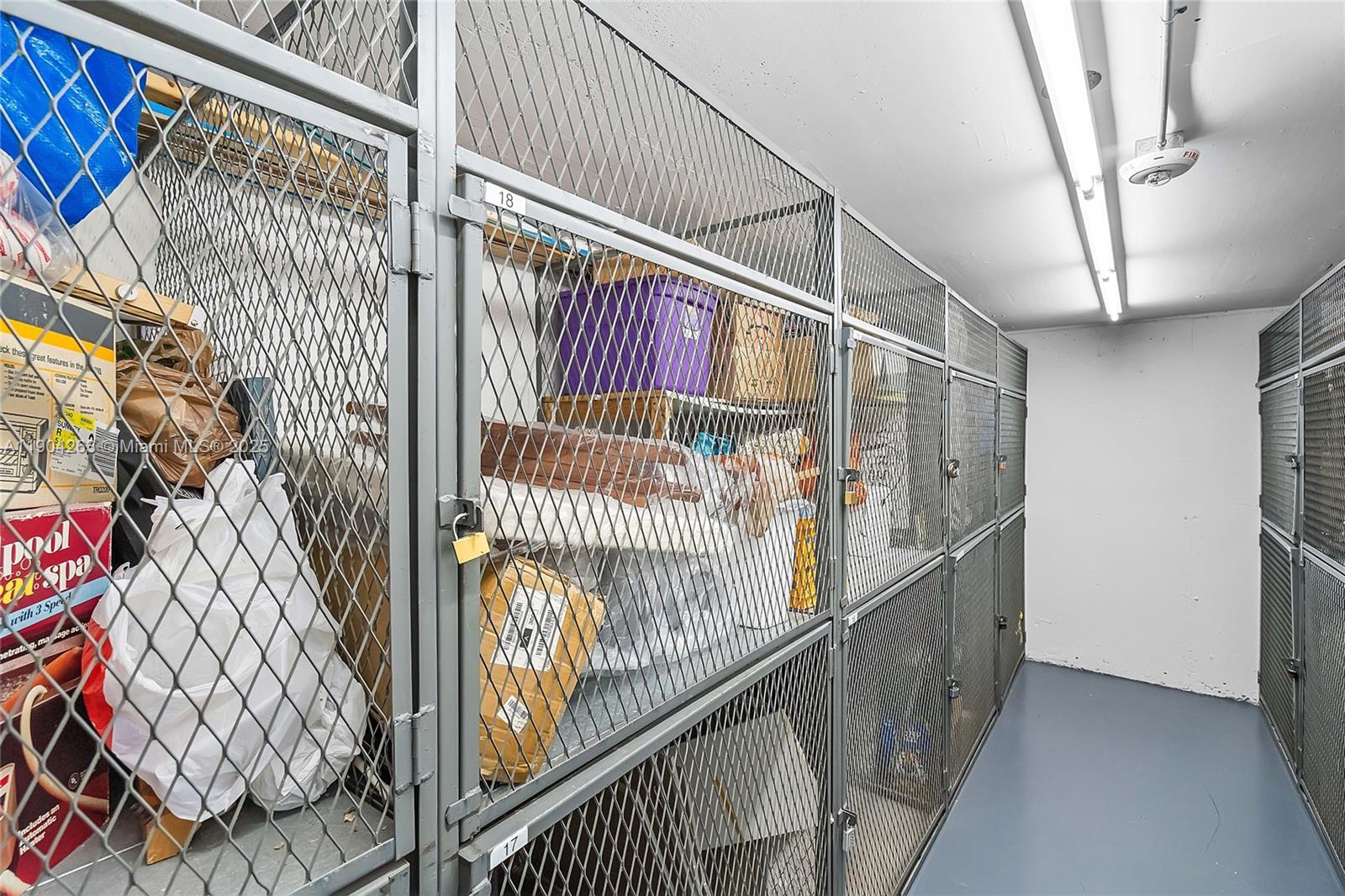 WINSTON TOWERS 500 CONDO - Residential