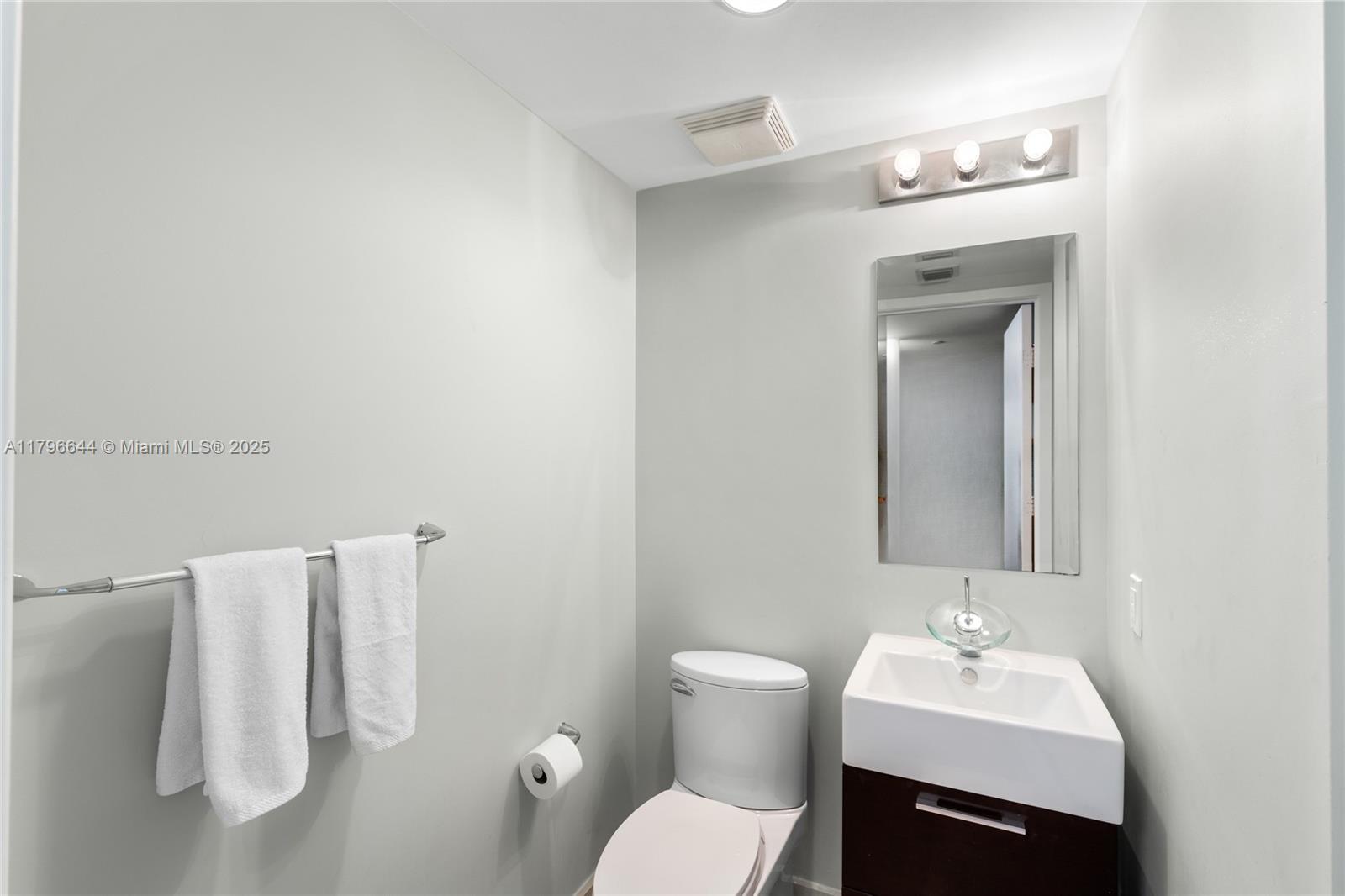 5875 Collins Ave 1504