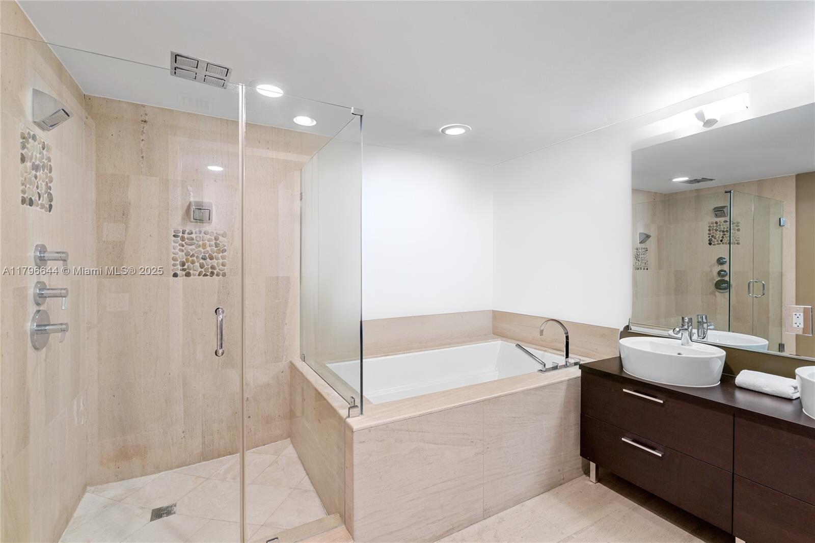 5875 Collins Ave 1504