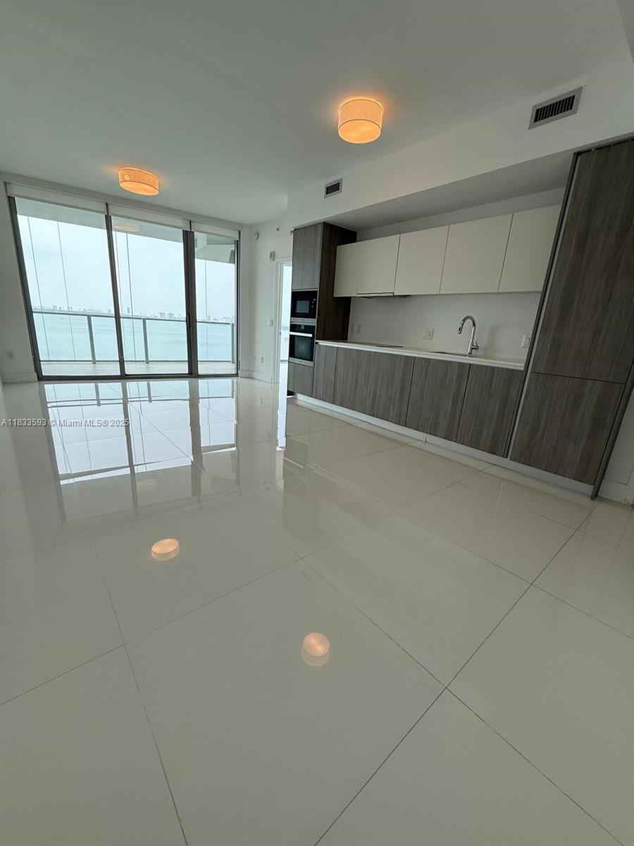 2900 NE 7th Ave 1606