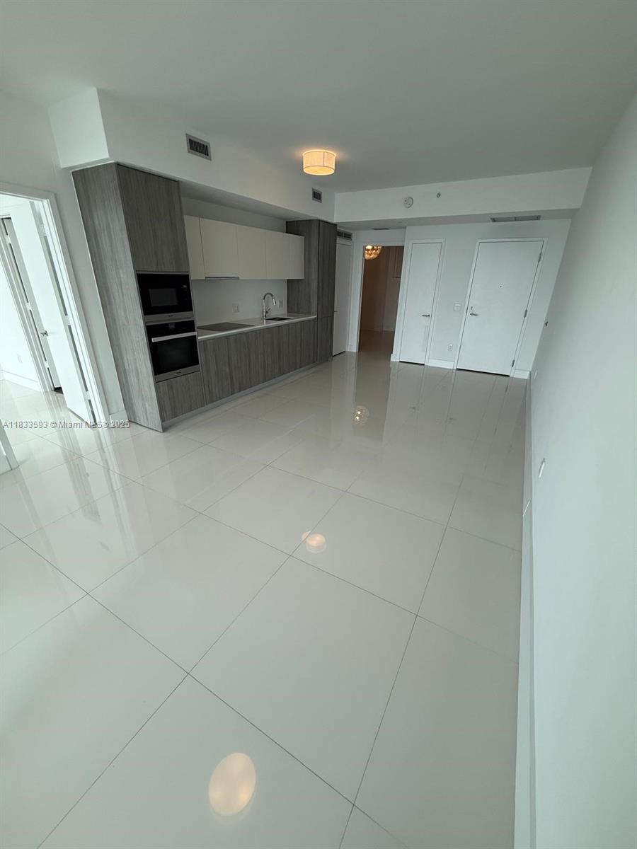 2900 NE 7th Ave 1606