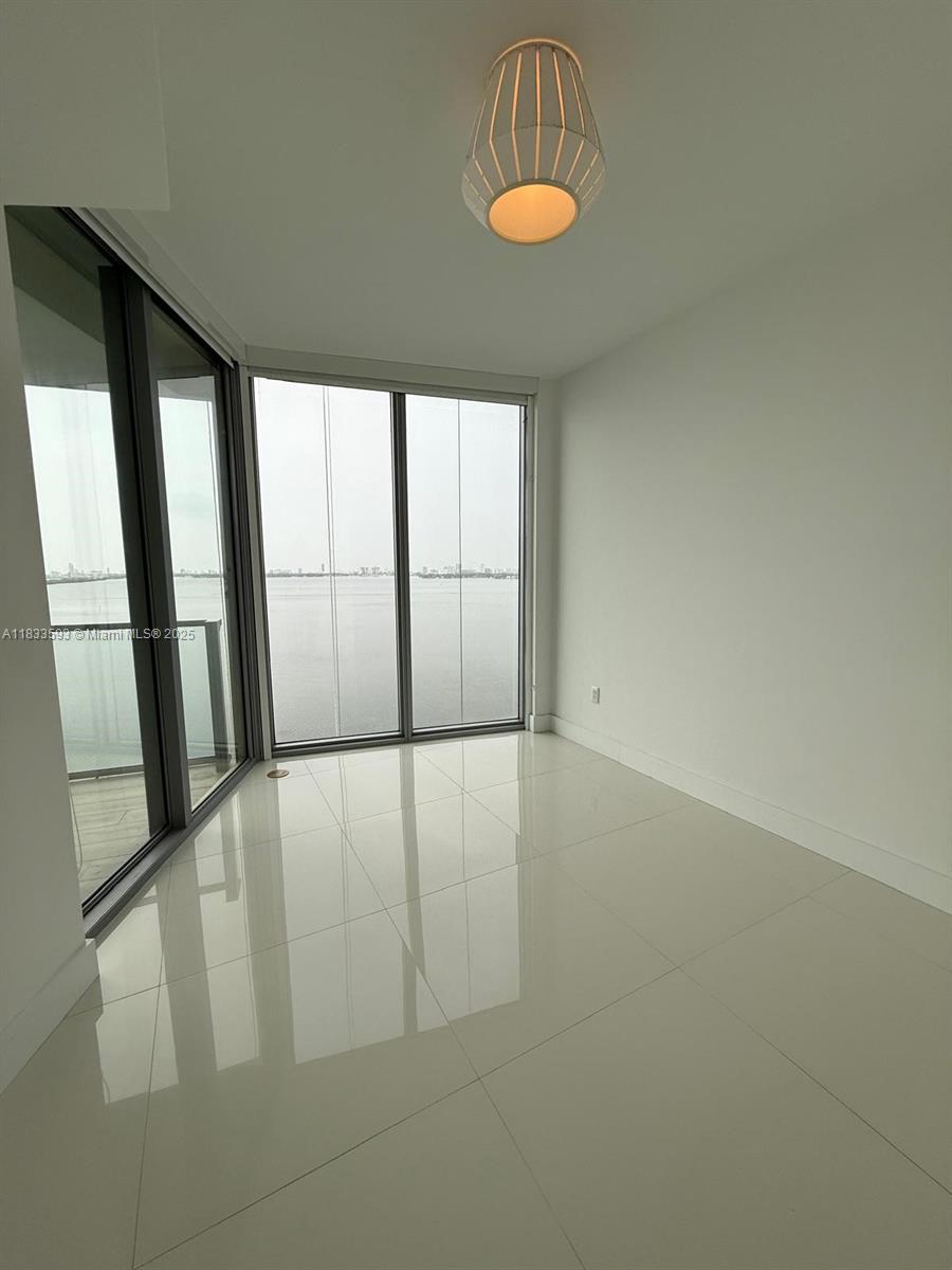 2900 NE 7th Ave 1606