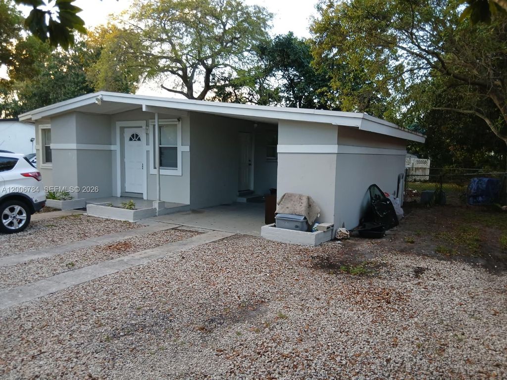 Photo of 948 NW 14th Ct, Fort Lauderdale, FL 33311 (MLS # A12006784)