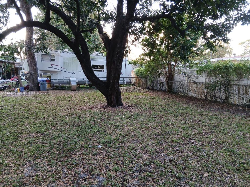 Photo of 948 NW 14th Ct, Fort Lauderdale, FL 33311 (MLS # A12006784)