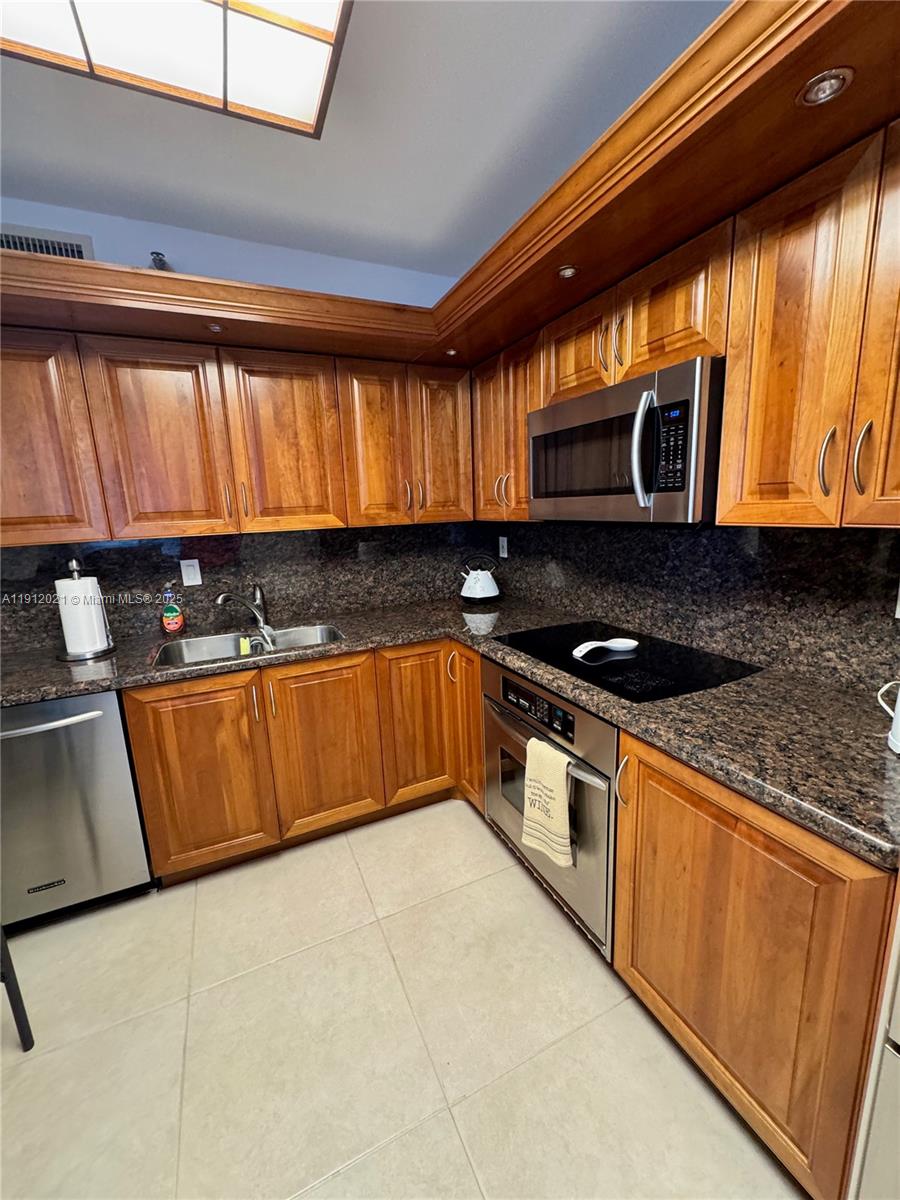 MYSTIC POINTE TOWER 500 C - Residential Lease