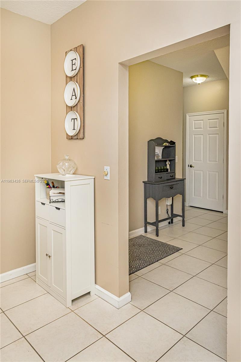 SUGAR POND MANOR OF WELLI - Residential Lease