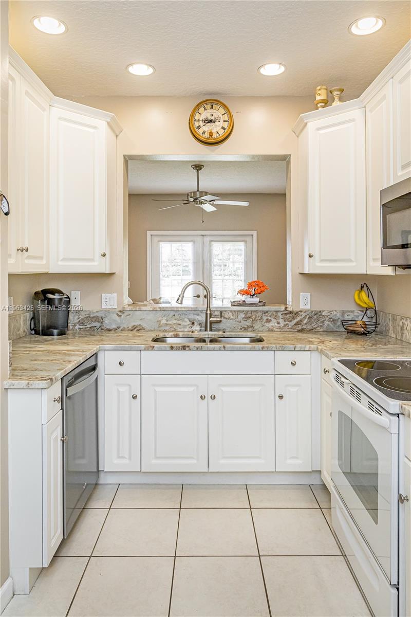 SUGAR POND MANOR OF WELLI - Residential Lease