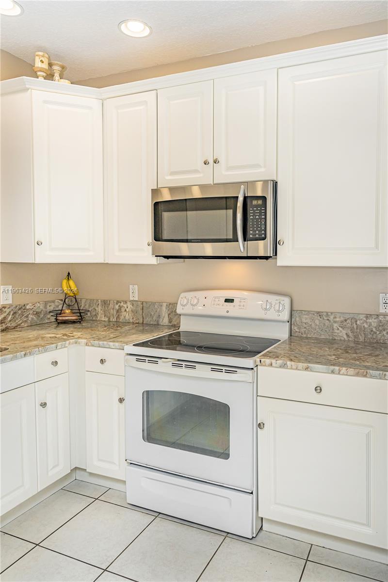 SUGAR POND MANOR OF WELLI - Residential Lease