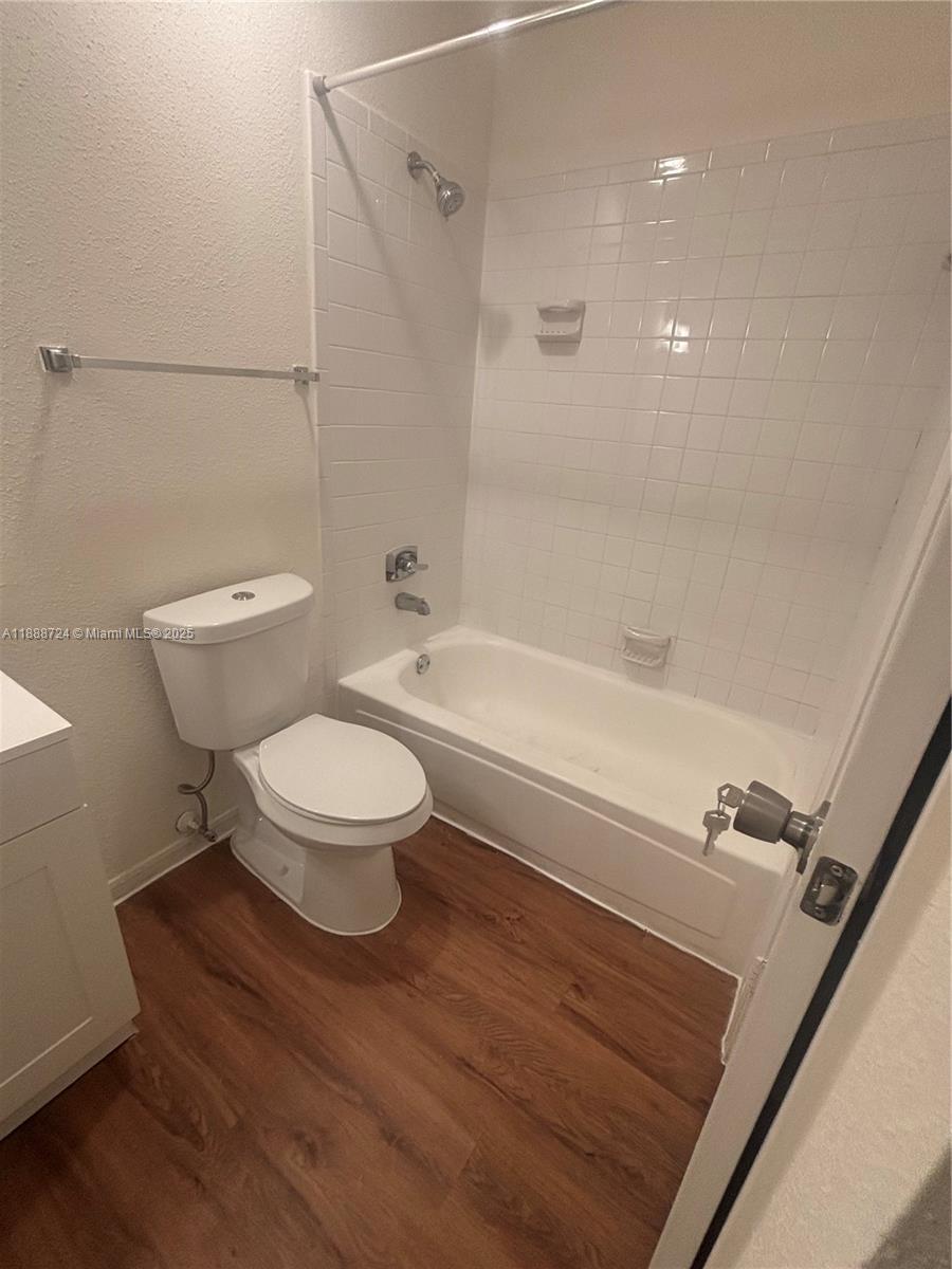SAVANNAH AT RIVERSIDE CON - Residential Lease