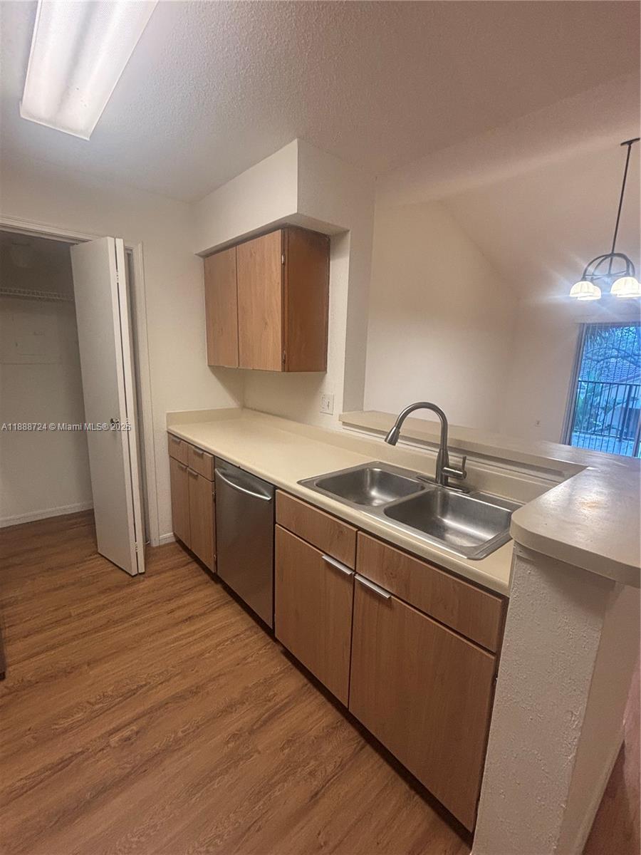 SAVANNAH AT RIVERSIDE CON - Residential Lease