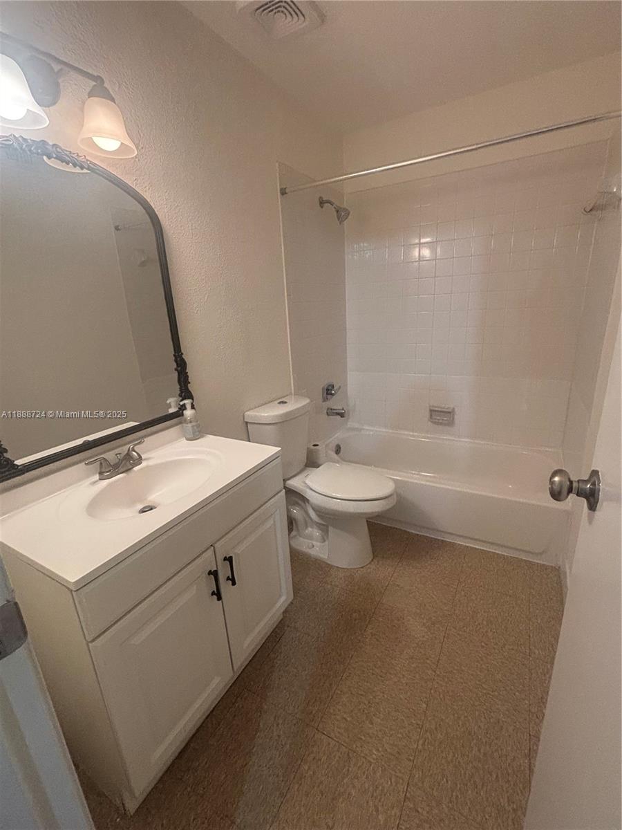 SAVANNAH AT RIVERSIDE CON - Residential Lease