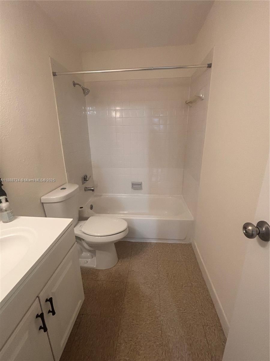 SAVANNAH AT RIVERSIDE CON - Residential Lease