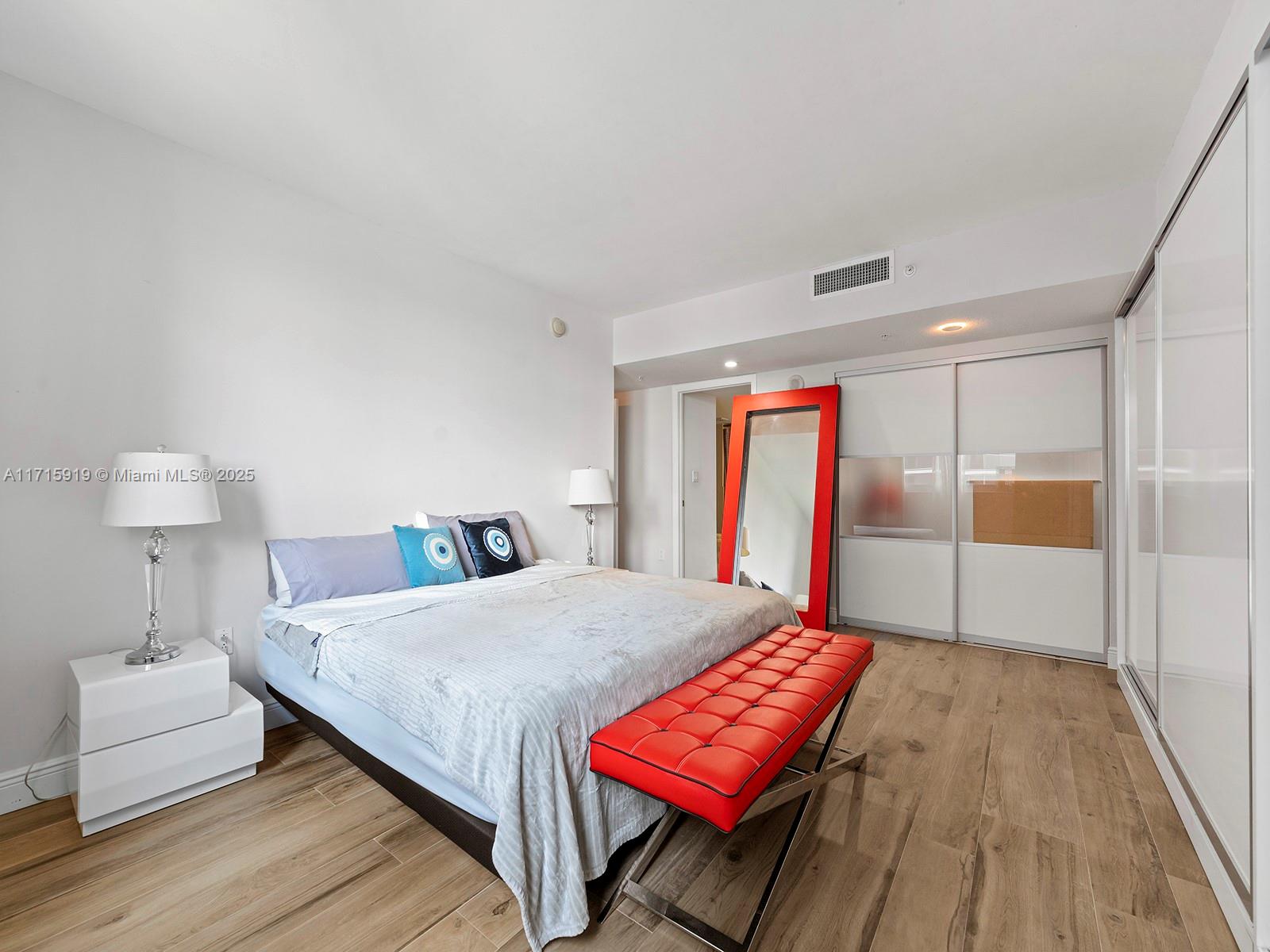 1800 CLUB CONDO - Residential Lease