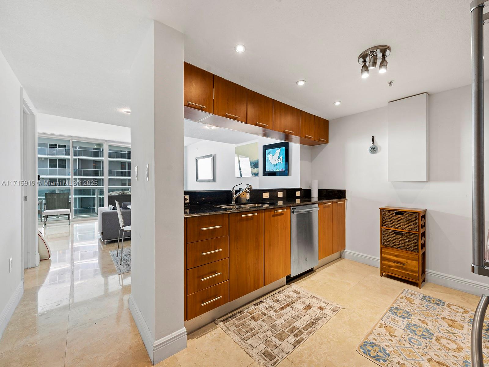 1800 CLUB CONDO - Residential Lease