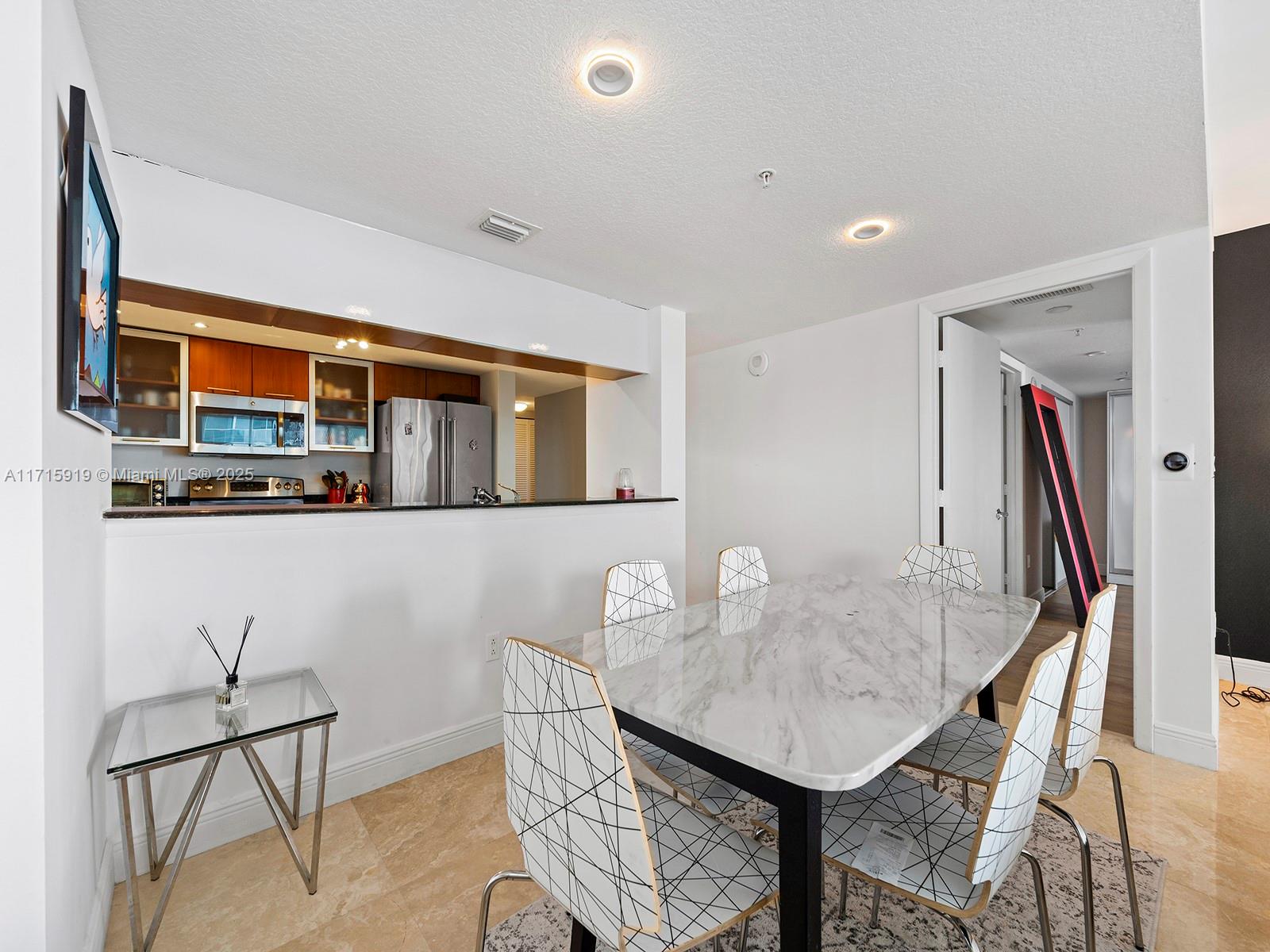 1800 CLUB CONDO - Residential Lease