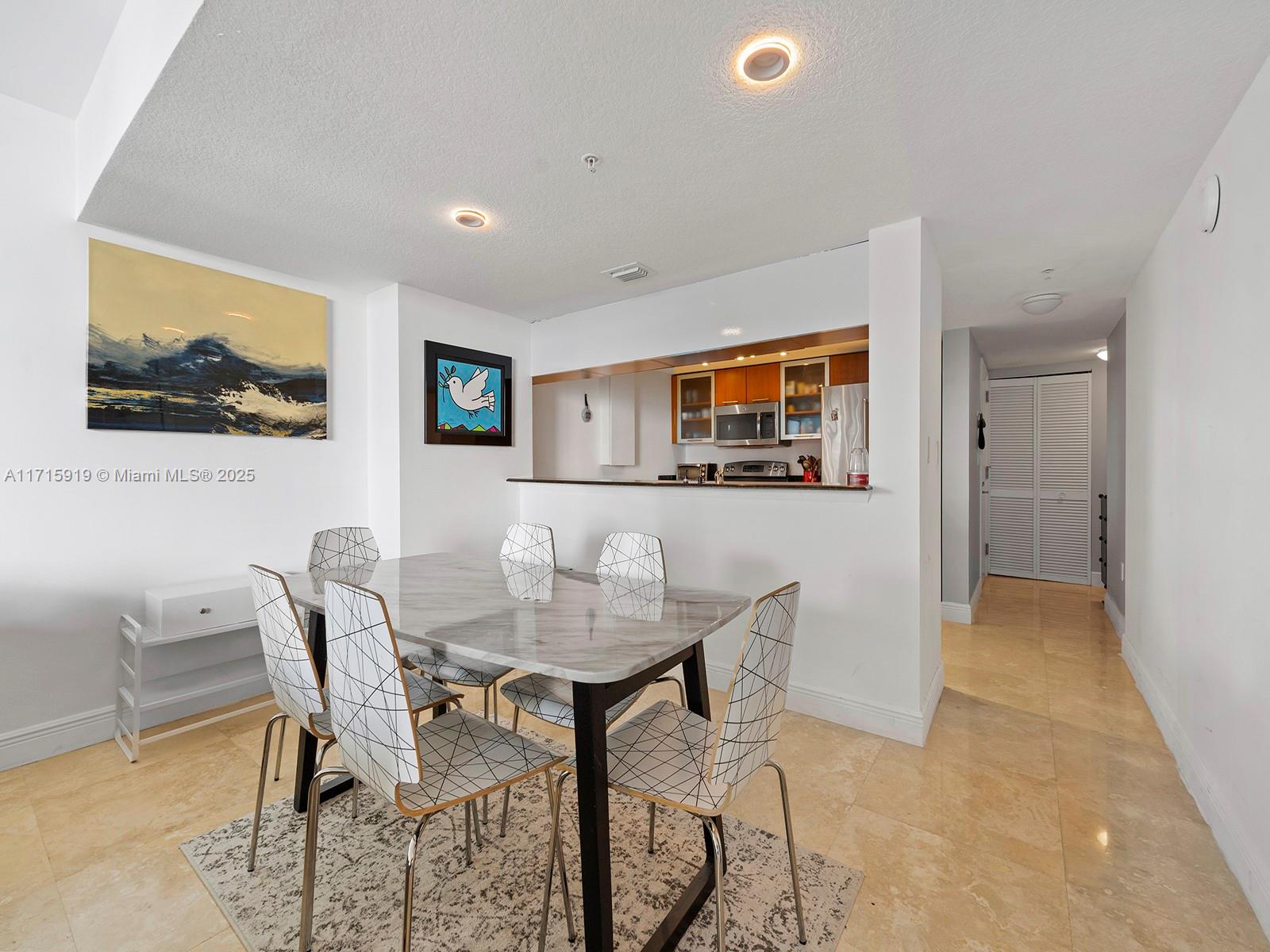 1800 CLUB CONDO - Residential Lease