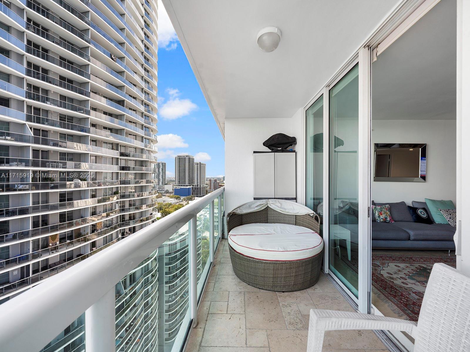 1800 CLUB CONDO - Residential Lease
