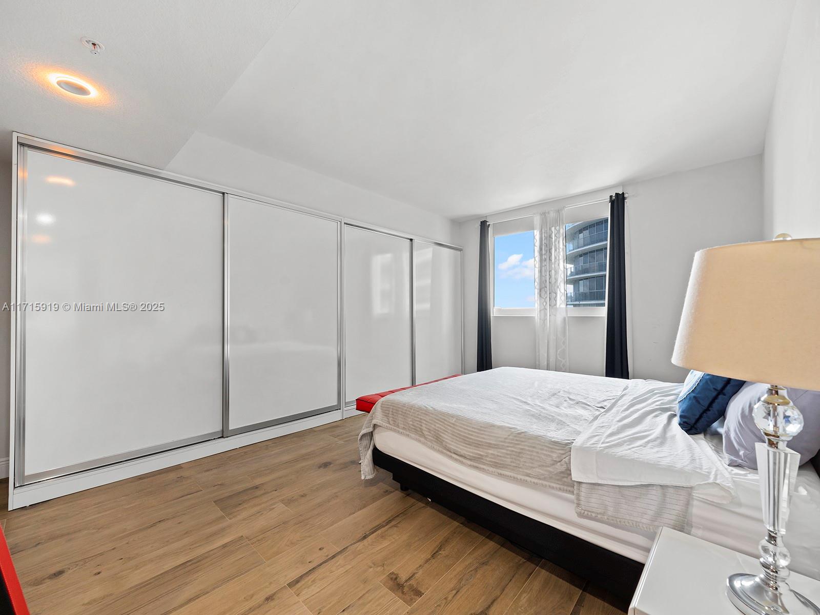 1800 CLUB CONDO - Residential Lease