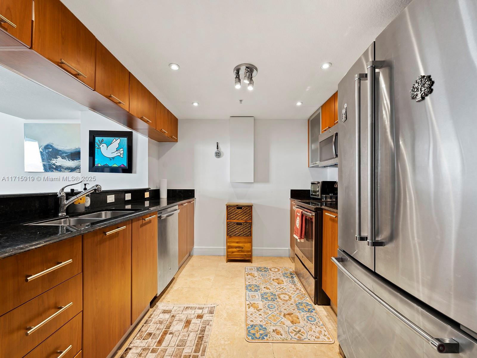 1800 CLUB CONDO - Residential Lease