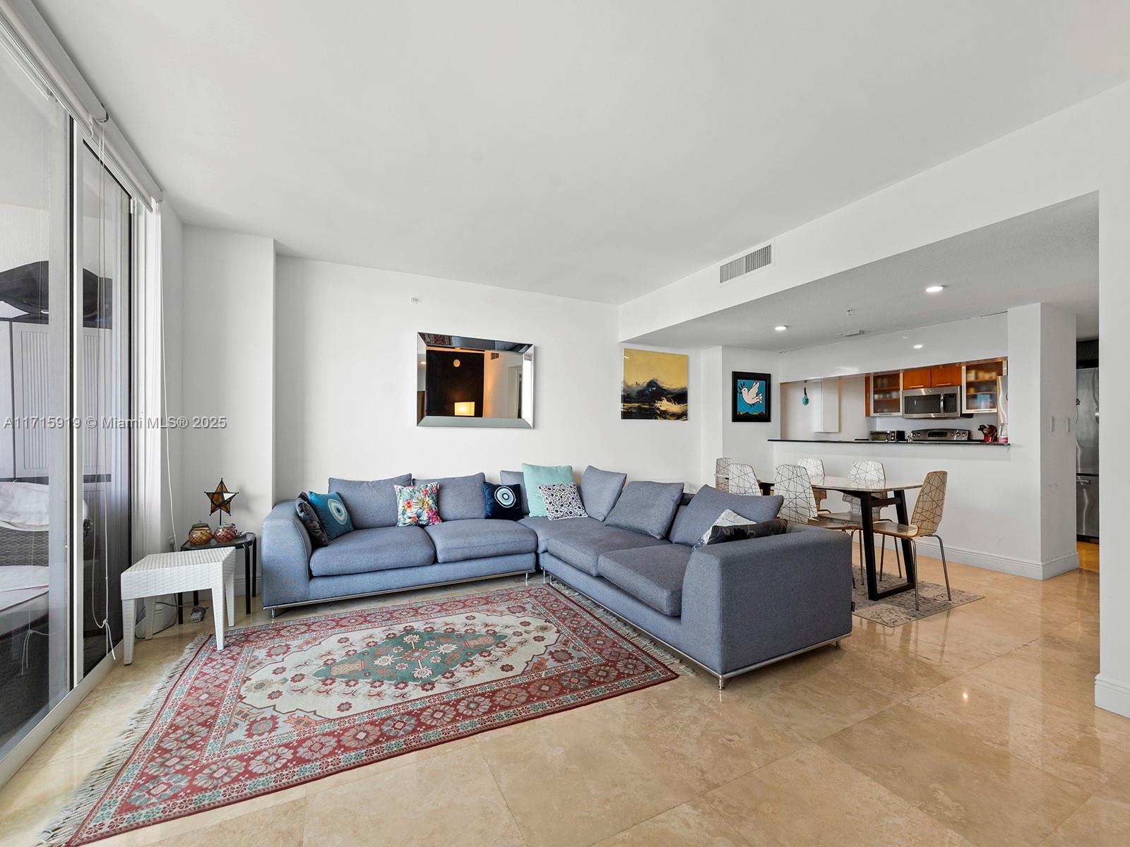 1800 CLUB CONDO - Residential Lease
