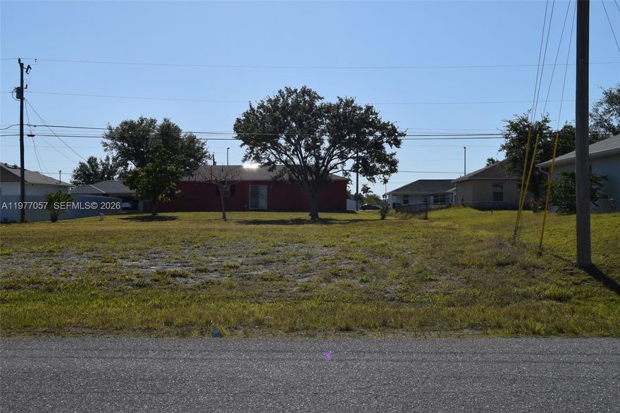 AMAZING, CLEAR & READY TO BUILD RESIDENTIAL LOT, APPROX 10,000+ SF IN A FAMILY ORIENTED NEIGHBORHOOD WITH A KIDS' PARK & BASKETBALL COURT. ONLY 3 BLOCKS AWAY FROM LOWE'S,PUBLIX, STARBUCKS, TARGET, & MANY OTHER RESTAURANTS & STORES. SURROUNDED BY BEAUTIFUL SINGLE FAMILY HOMES WITH VALUE RANGING FROM $300K- $500K+