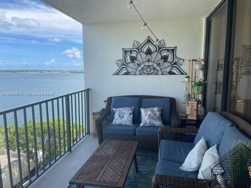 Amazing Location for this 1bed/2 full bath unit in a bay front building with resort-style amenities. Spacious unit with wood floors, open kitchen and balcony with water views and Brickell skyline, W&D inside unit. 24-hour security, 6 tennis courts-pickle ball, marina, 2 pools, child play area, gym, common laundry and mini market.  Additional storage unit comes with the unit.  Minutes to business district, restaurants, shops and entertainment, easy access to US1 and I95, and beaches!