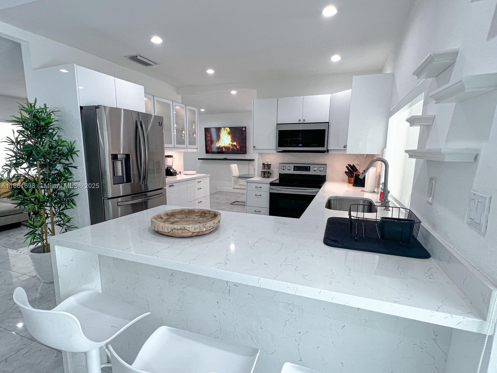 200 NW 86th St