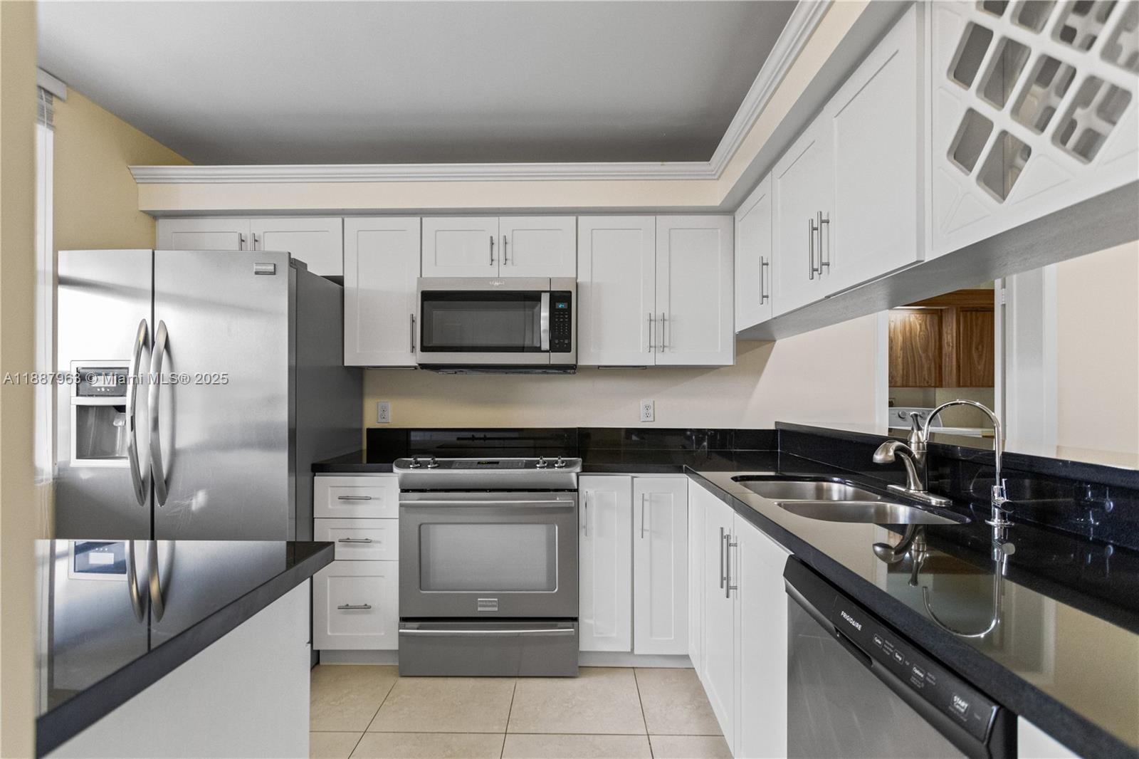 1715 Whitehall Dr 404