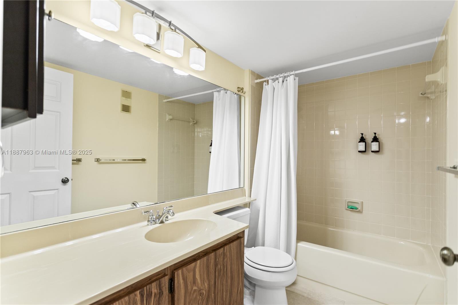 CONDO 21 OF WHITEHALL CON - Residential