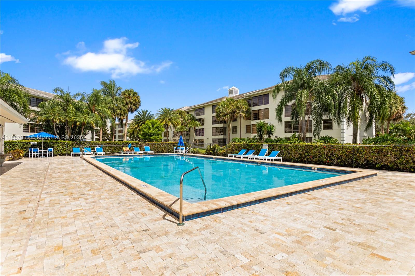 CONDO 21 OF WHITEHALL CON - Residential