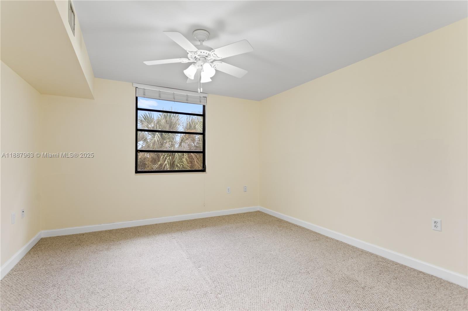 CONDO 21 OF WHITEHALL CON - Residential