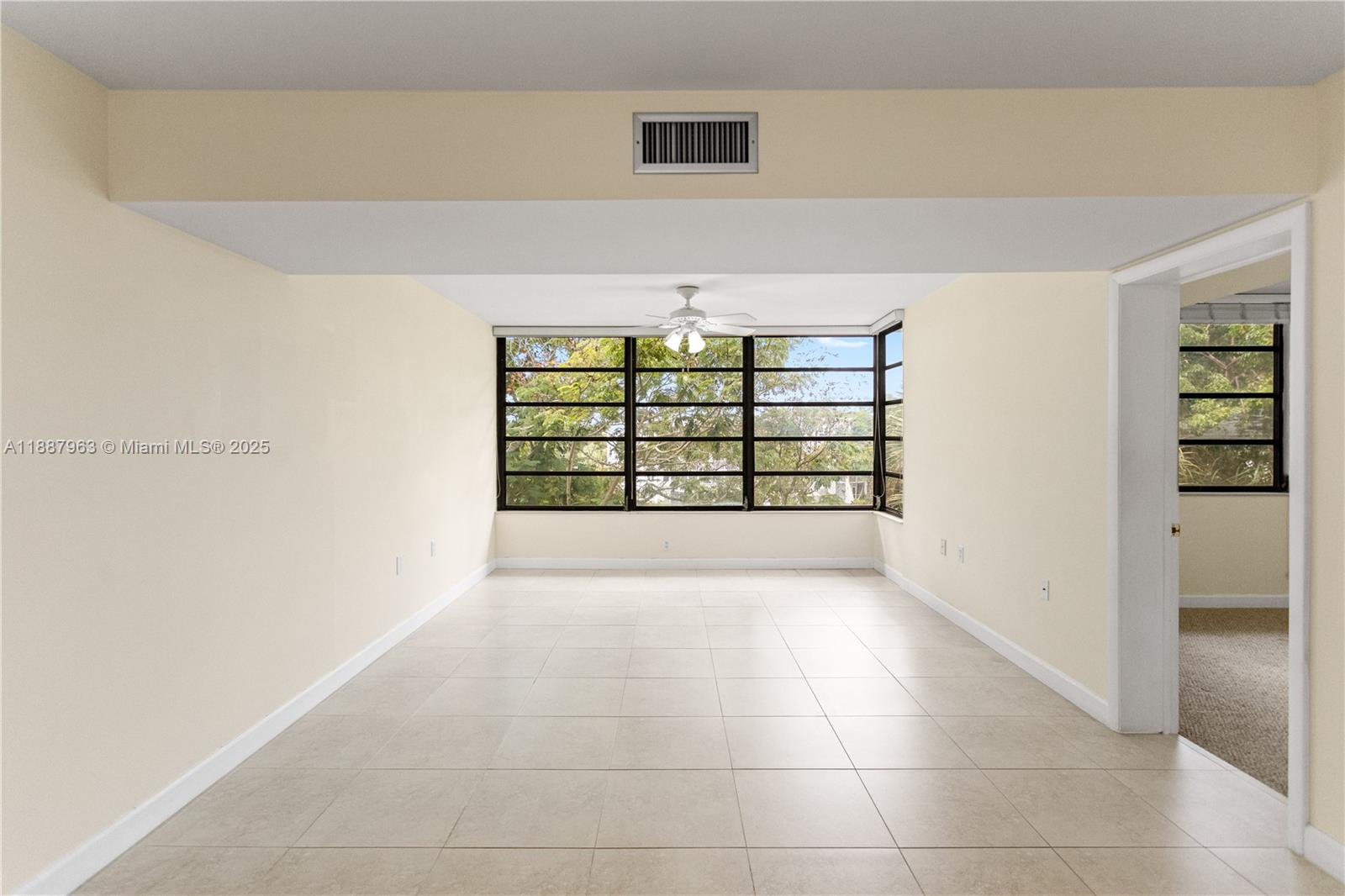 CONDO 21 OF WHITEHALL CON - Residential