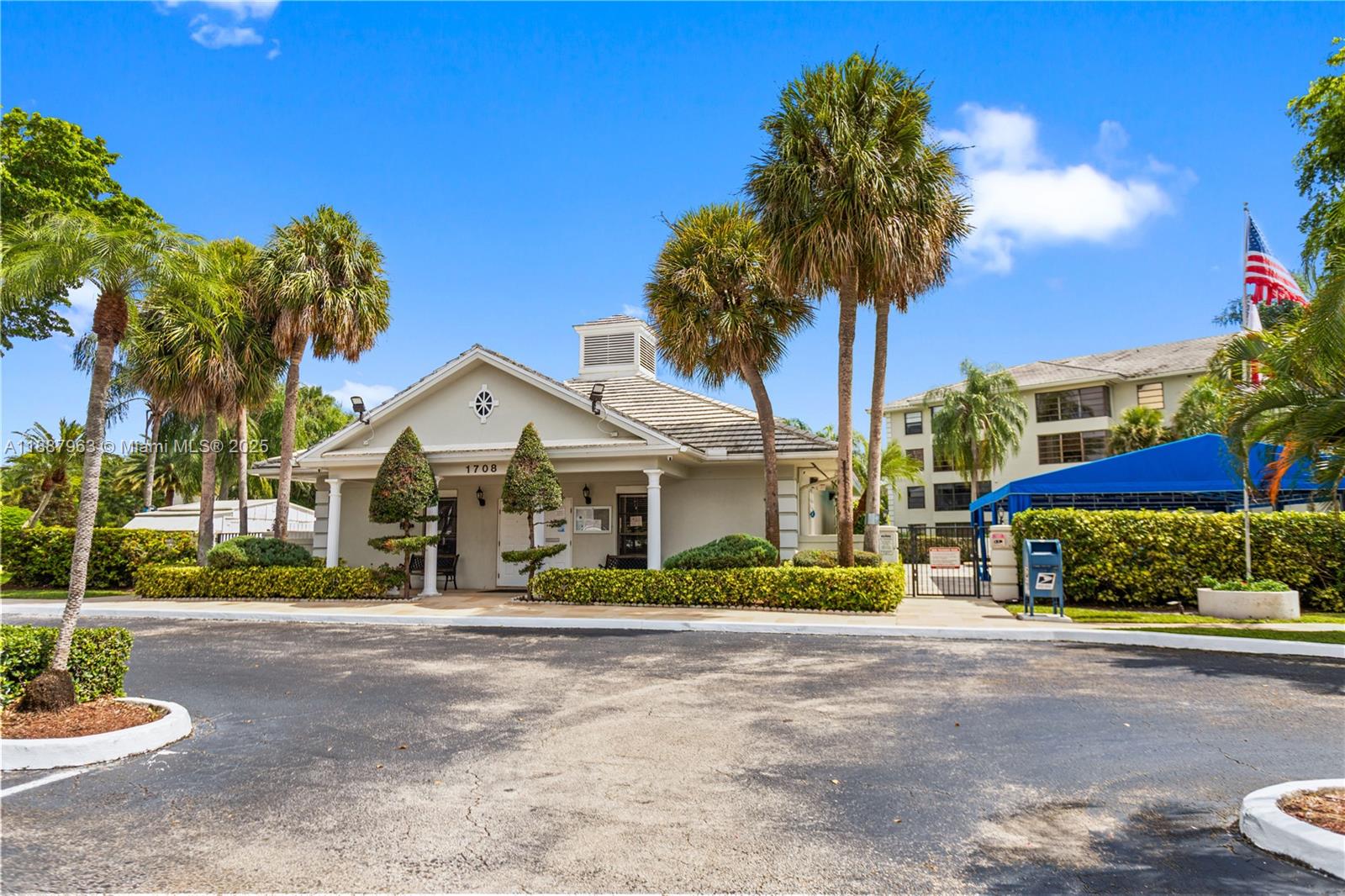 CONDO 21 OF WHITEHALL CON - Residential