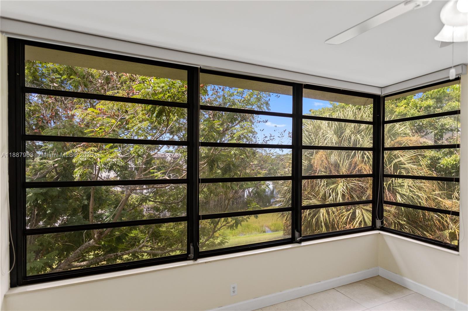 CONDO 21 OF WHITEHALL CON - Residential