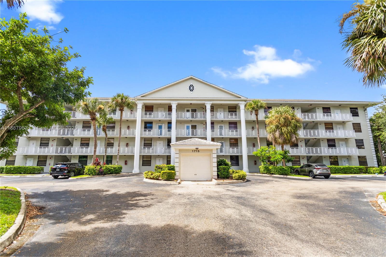 CONDO 21 OF WHITEHALL CON - Residential