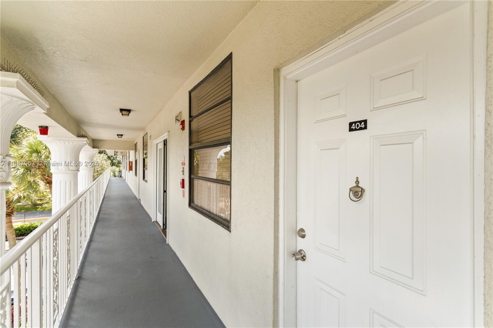 1715 Whitehall Dr 404