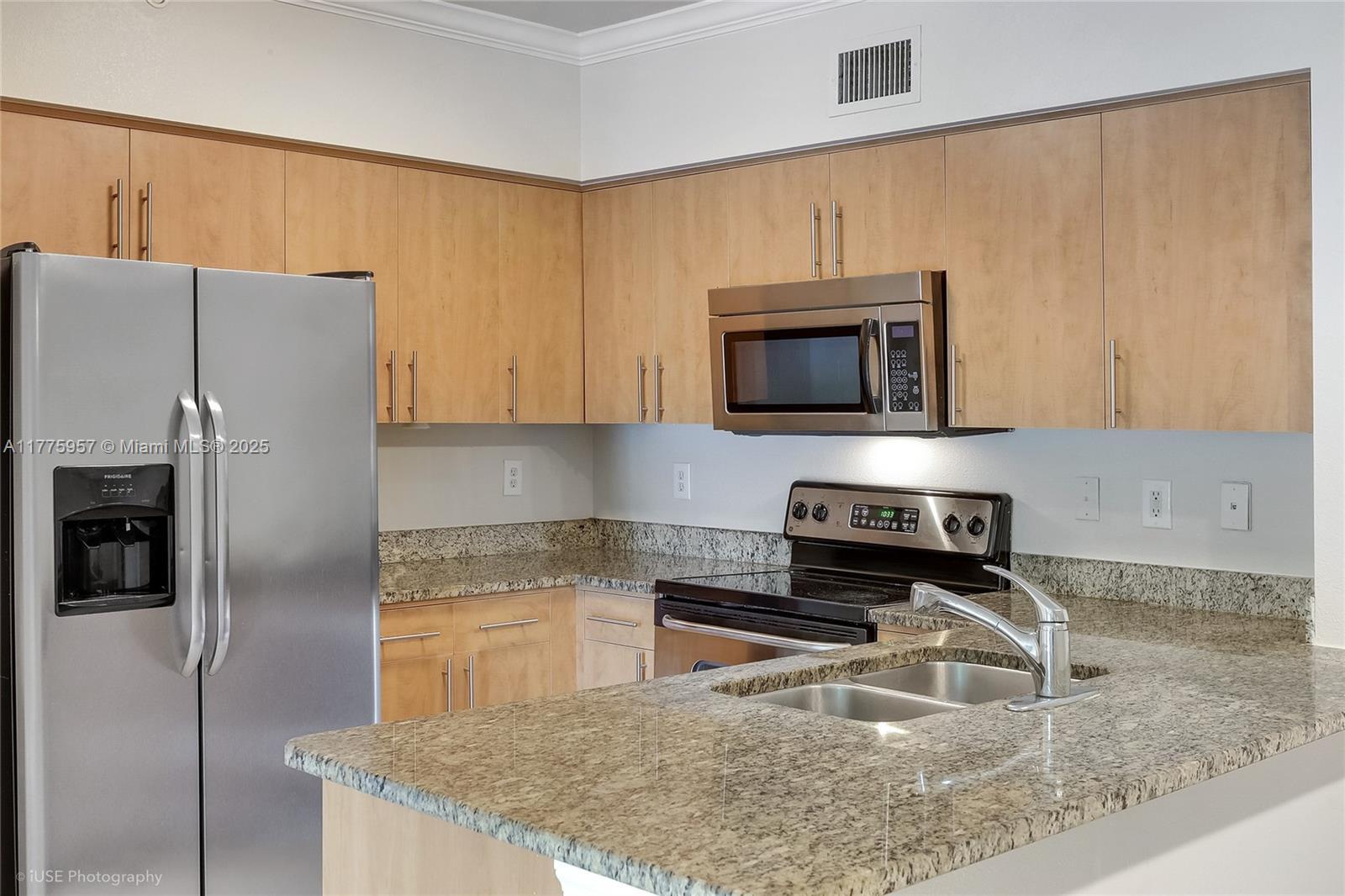 VILLAS AT EMERALD DUNES C - Residential