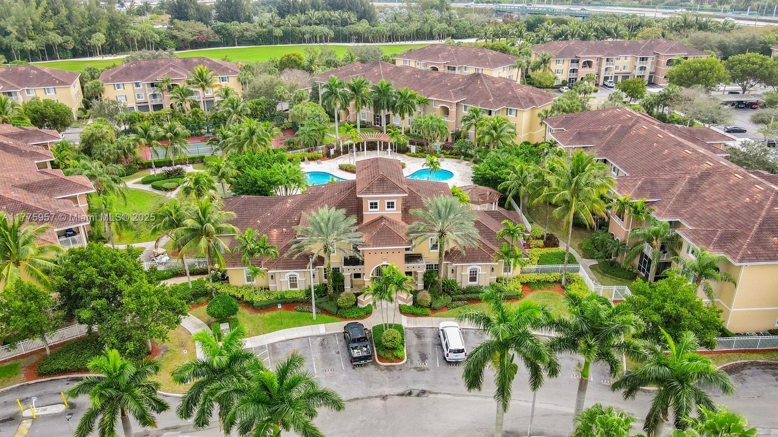 VILLAS AT EMERALD DUNES C - Residential