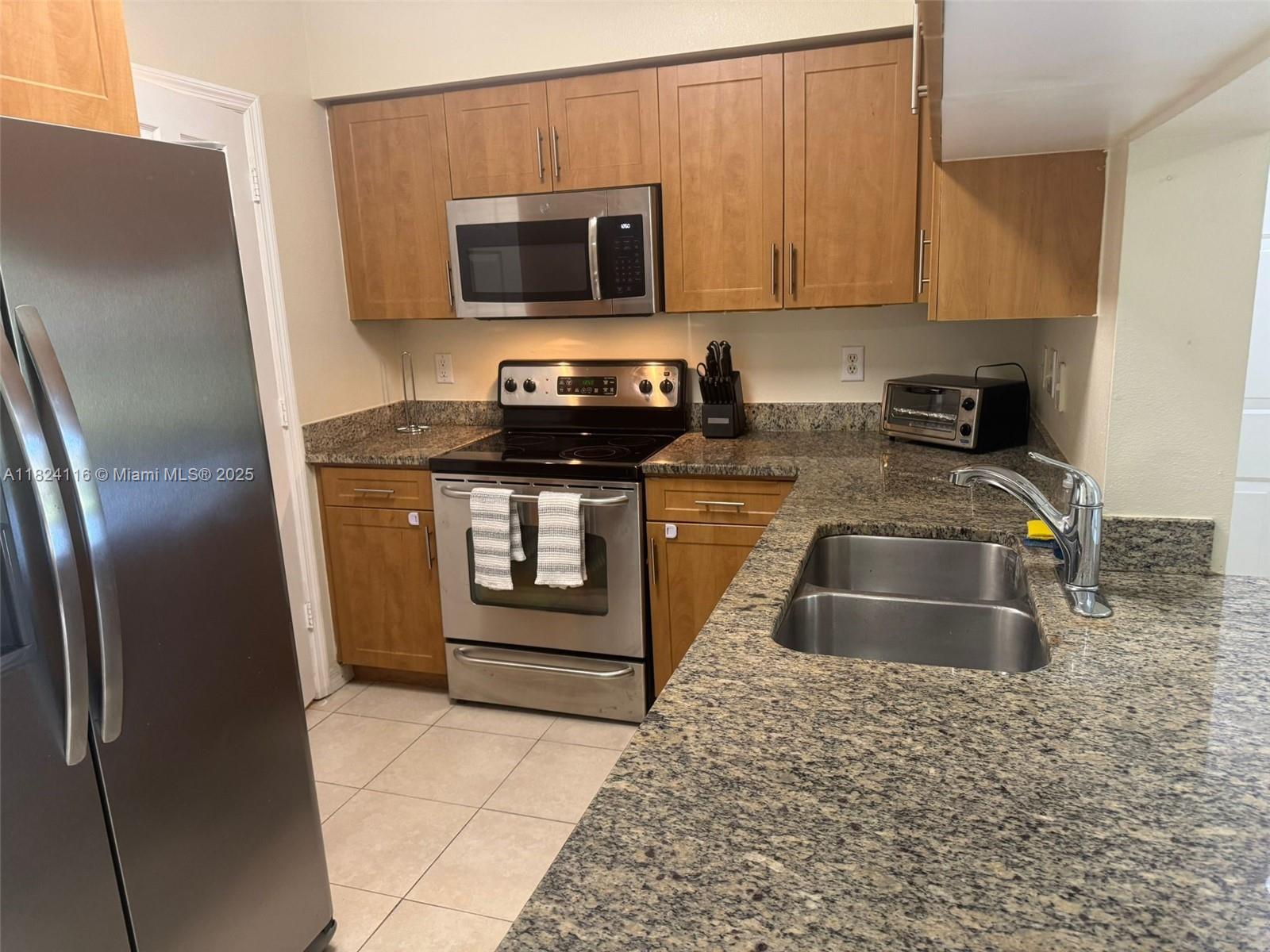 6529 Emerald Dunes Dr 105, West Palm Beach, FL, 33411/$270,000 2 6529 Emerald Dunes Dr 105