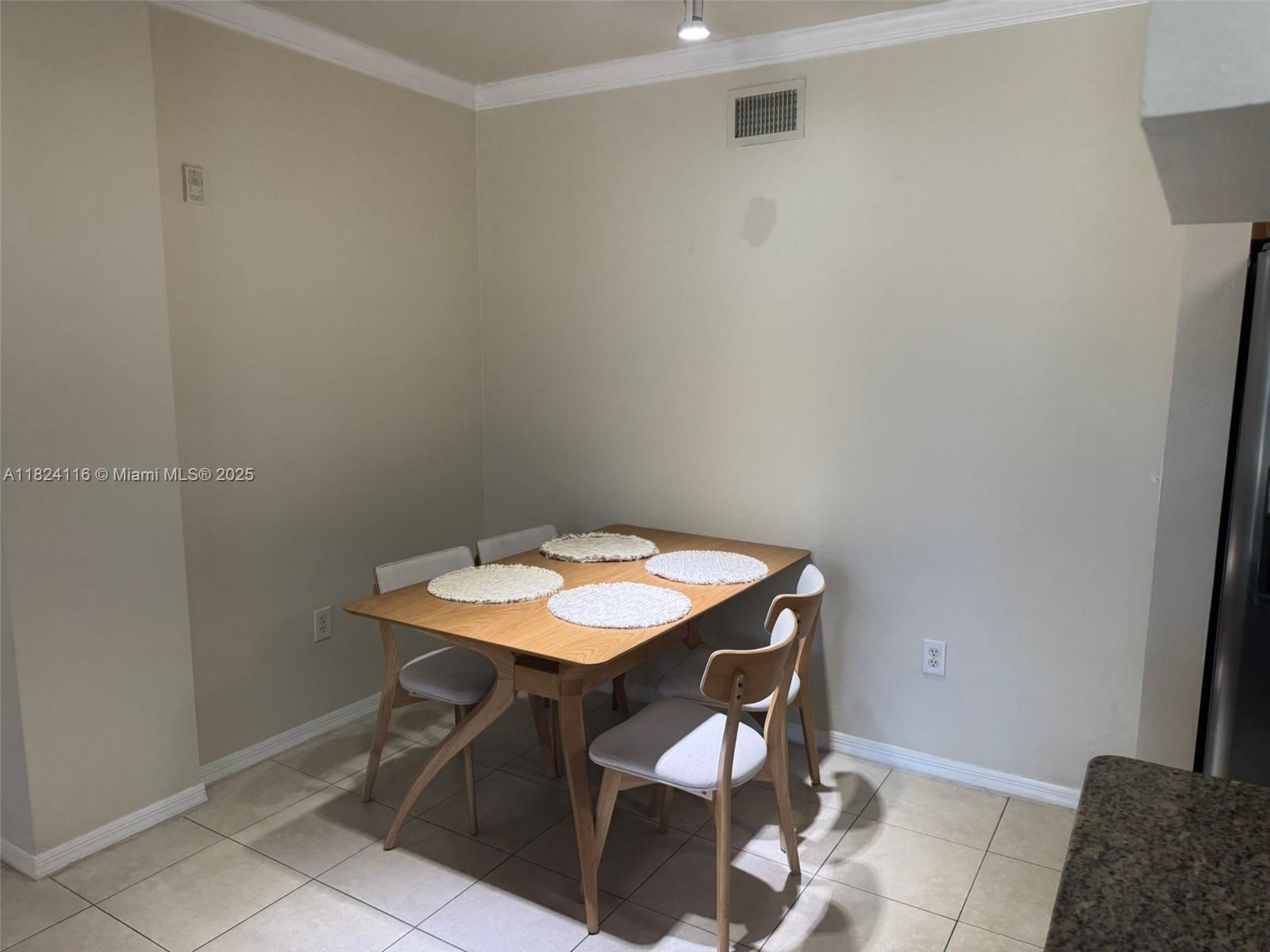 6529 Emerald Dunes Dr 105, West Palm Beach, FL, 33411/$270,000 4 6529 Emerald Dunes Dr 105