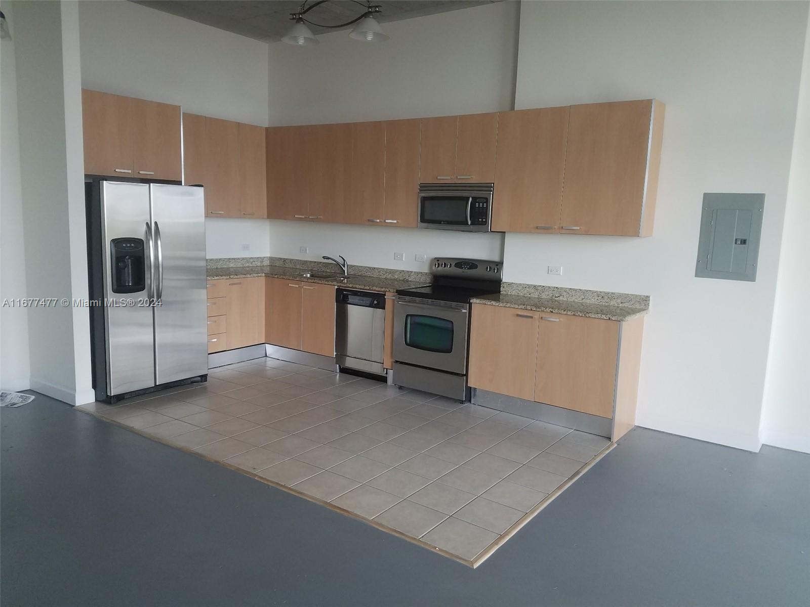 This unique loft residence features 12 foot ceilings and generous open, flexible design space. Contemporary Kitchen with granite counter tops, stainless steel appliances, full size washer/drier inside unit, spa bathtub, impact resistant windows, storage space, pre-wired for telephone/satellite/internet. Beautiful landscape pool area, secure parking garage. Near Hollywood shopping, dining and entertainment.