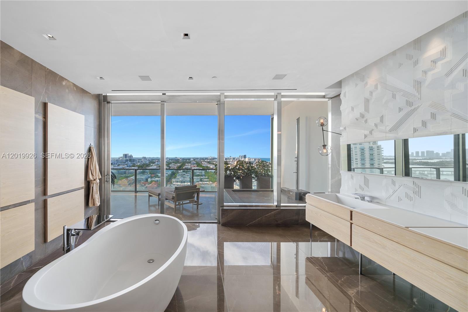 APOGEE CONDO - Residential