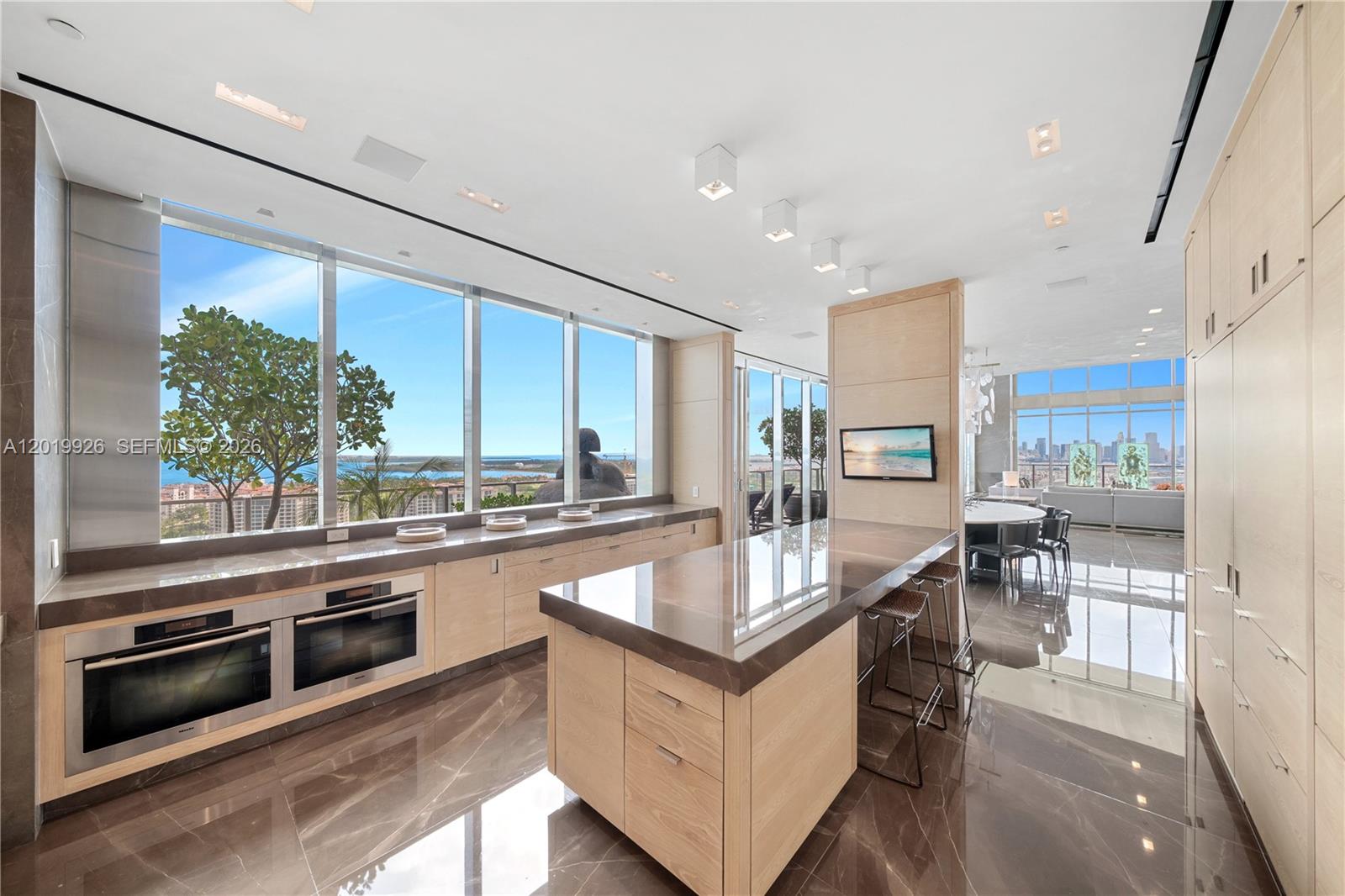 APOGEE CONDO - Residential