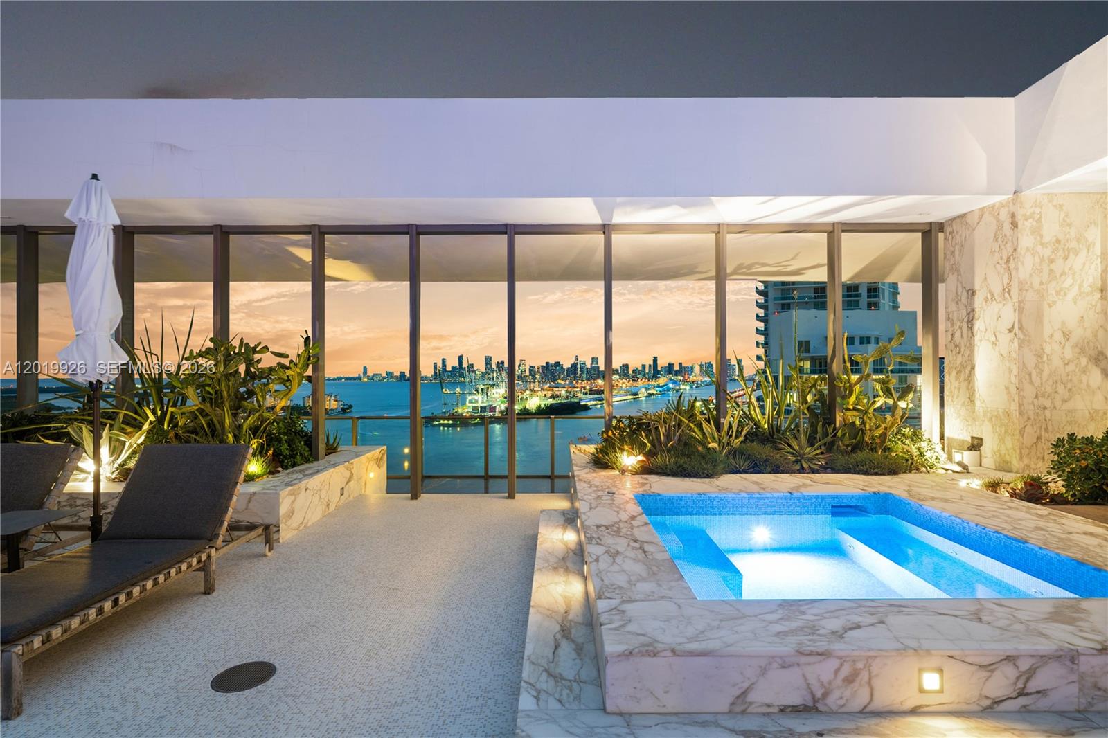 APOGEE CONDO - Residential