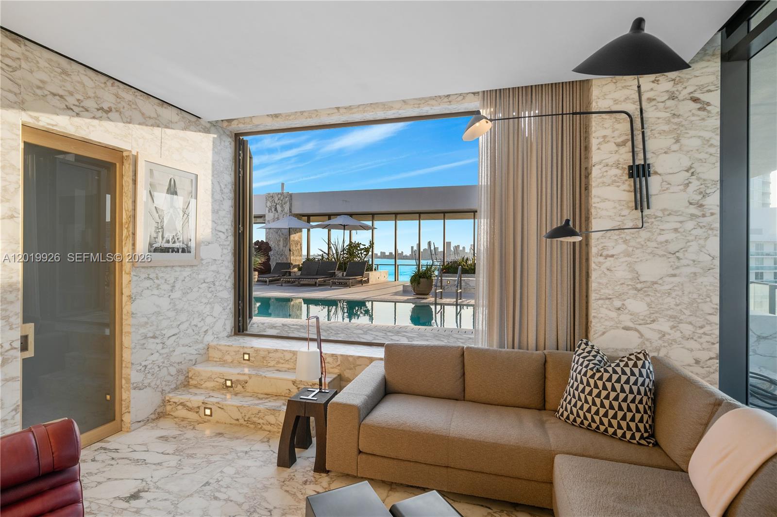 APOGEE CONDO - Residential